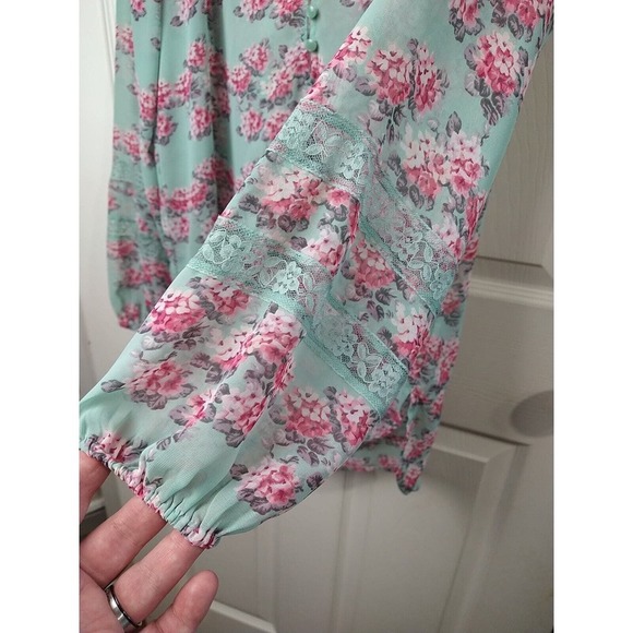 Lauren Conrad Semi Sheer Boho Lace Floral Hi Low Blouse. Size S - Picture 6 of 11